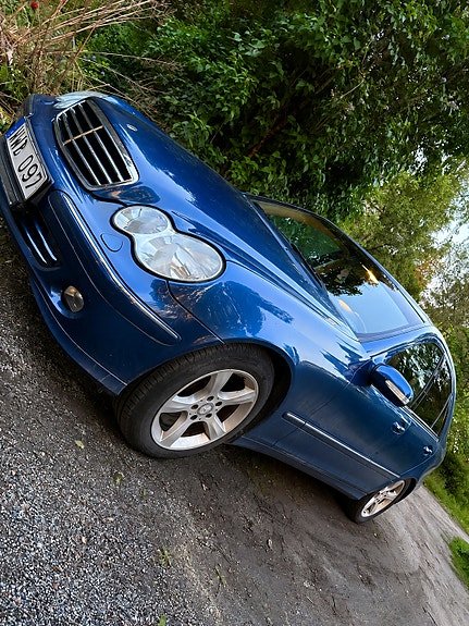 Mercedes-Benz C180 4 of 4