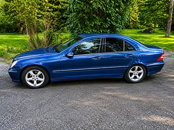 Mercedes-Benz C180 2 of 4