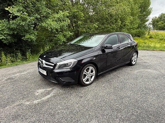 Mercedes-Benz A180 2 of 5