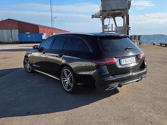 Mercedes-Benz E220 3 of 5