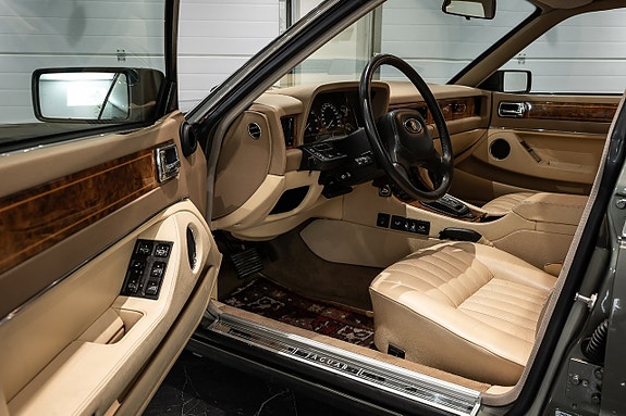 Jaguar XJ 8 of 25