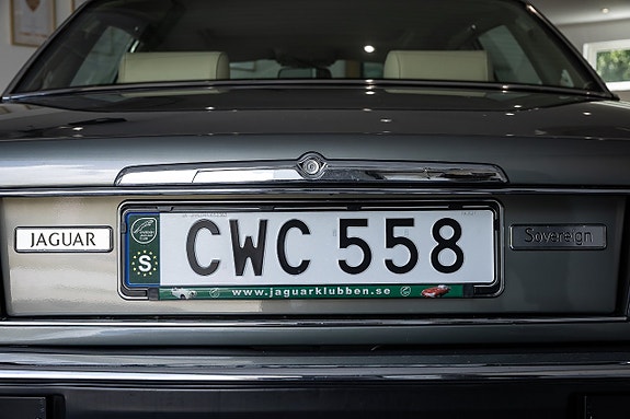 Jaguar XJ 7 of 25