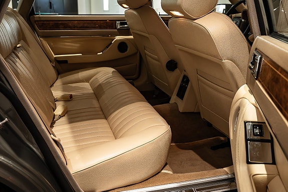 Jaguar XJ 10 of 25