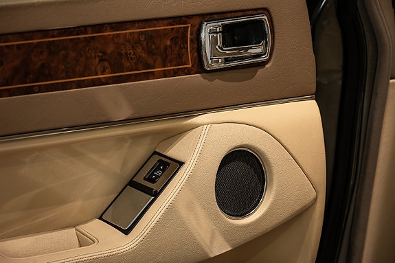 Jaguar XJ 24 of 25