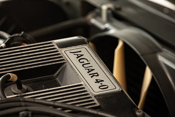 Jaguar XJ 16 of 25