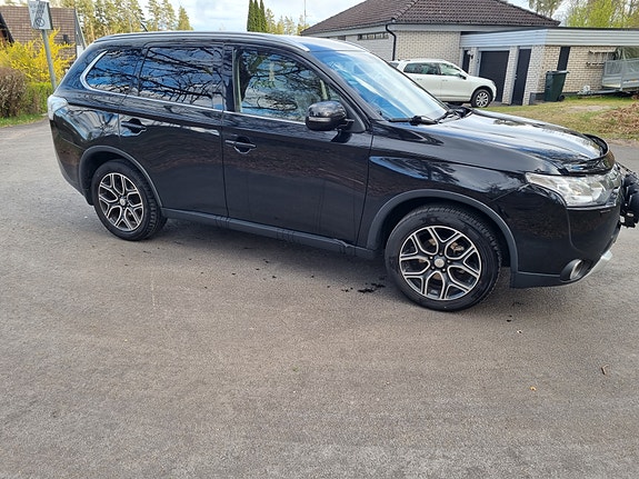 Mitsubishi Outlander 3 of 4