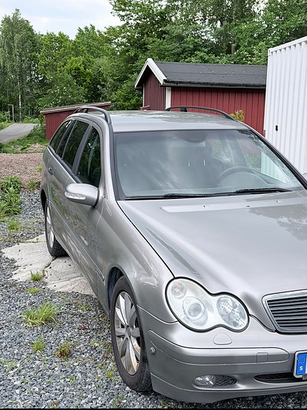 Mercedes-Benz C180 2 of 5