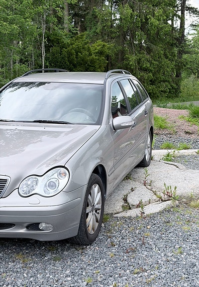 Mercedes-Benz C180 3 of 5