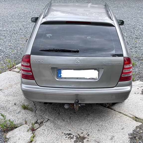 Mercedes-Benz C180 4 of 5