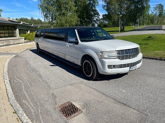 Lincoln Navigator 4 of 5