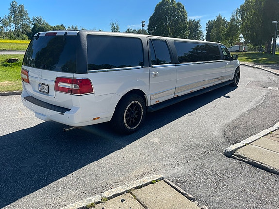 Lincoln Navigator 3 of 5