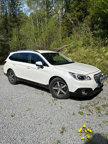 Subaru Outback 2 of 5