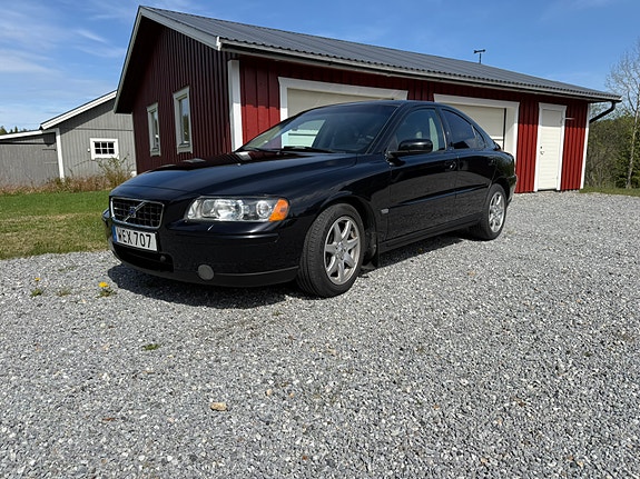 Volvo S60 4 of 5