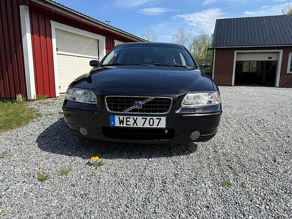 Volvo S60 3 of 5