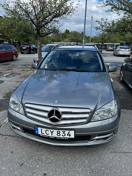Mercedes-Benz C180 2 of 5