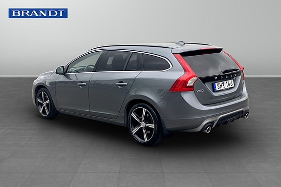 Volvo V60 2 of 5