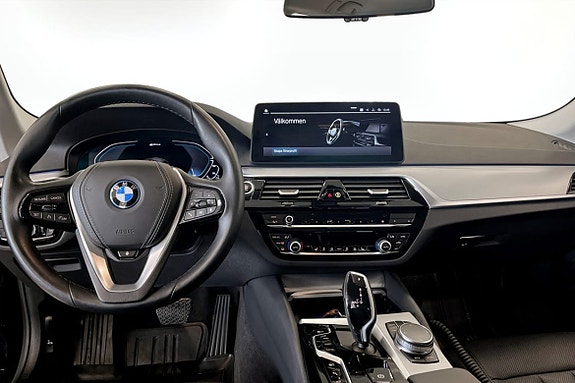 BMW 530e 4 of 5