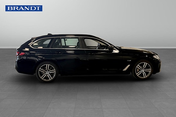 BMW 530e 3 of 5