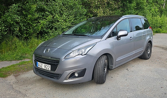 Peugeot 5008 2 of 5