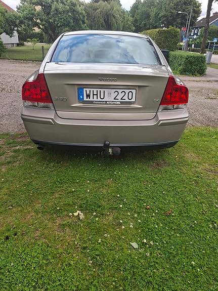 Volvo S60 4 of 5