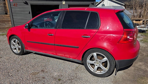 Volkswagen Golf V 6 of 18