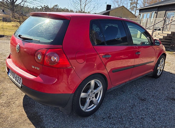 Volkswagen Golf V 8 of 18
