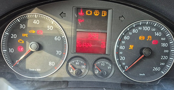 Volkswagen Golf V 2 of 18
