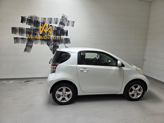 Toyota IQ 4 of 5