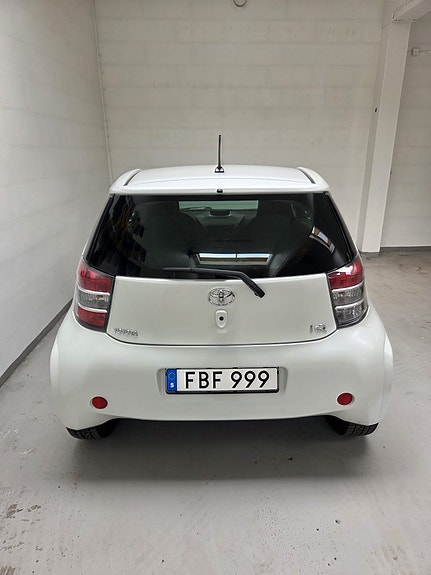 Toyota IQ 6 of 11