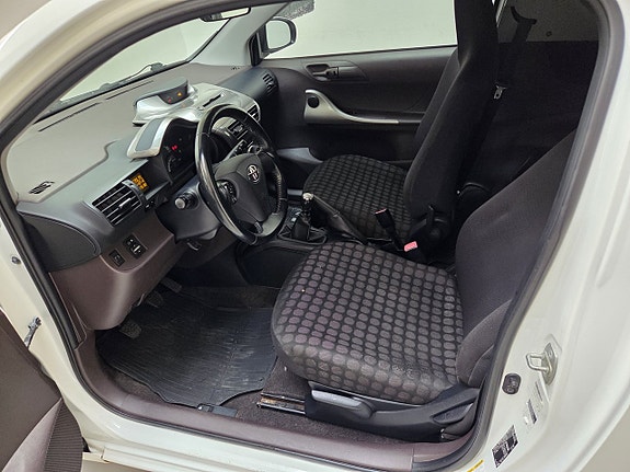 Toyota IQ 9 of 11