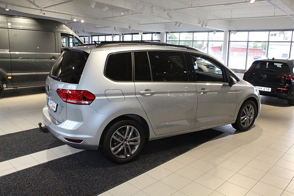 Volkswagen Touran 5 of 5