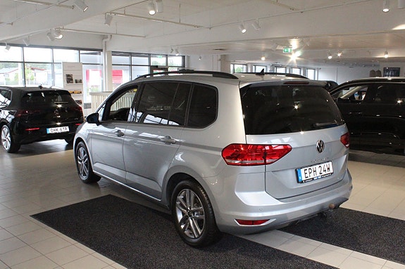 Volkswagen Touran 4 of 5