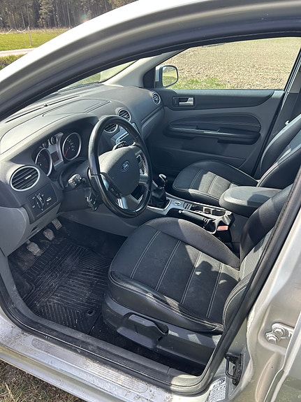 Ford Focus 3 of 5