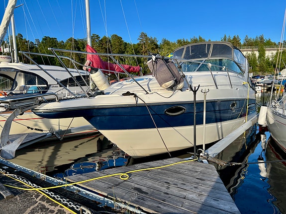 Maxum 2900 SCR | Trailer ingår | 2x220 hk MerCruiser | Ankarspel fram & akter 2 of 5