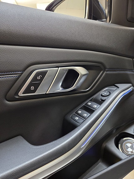 BMW 320 17 of 20