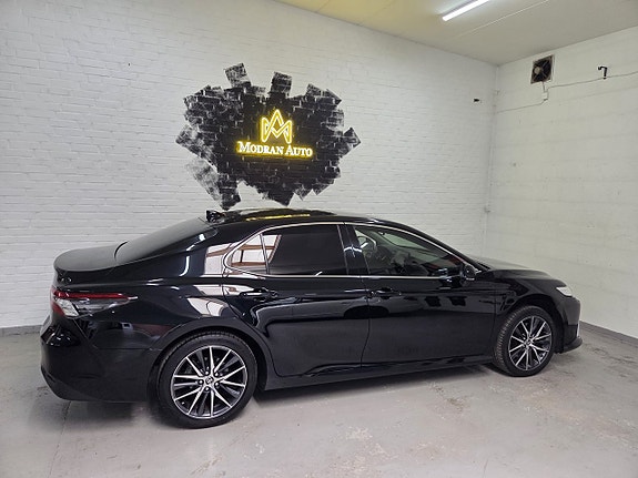 Toyota Camry 5 of 5