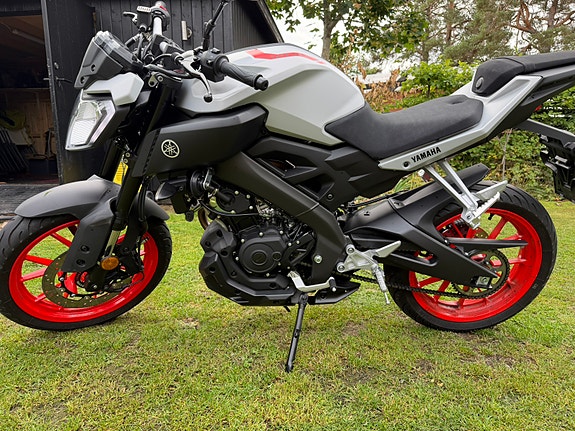 Yamaha Mt125 4 of 5