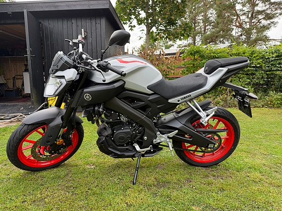 Yamaha Mt125 3 of 5