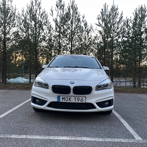 BMW 220d 3 of 14
