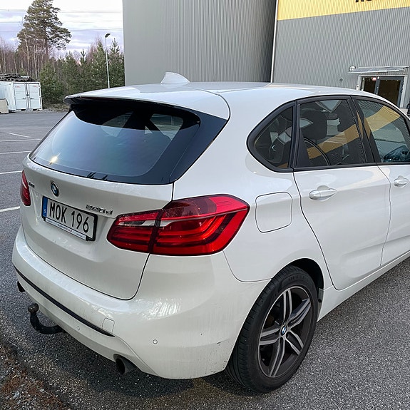 BMW 220d 4 of 14