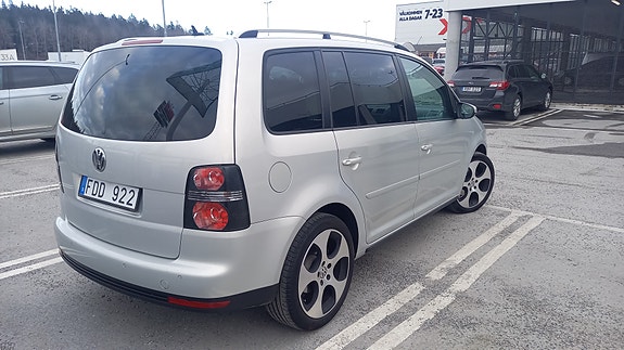Volkswagen Touran 3 of 5