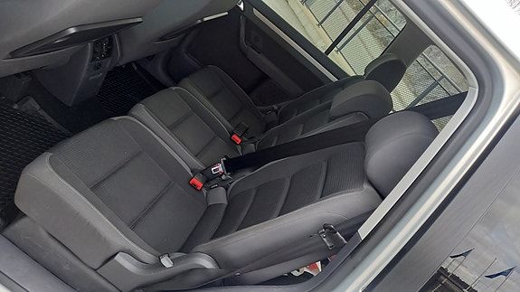 Volkswagen Touran 4 of 5