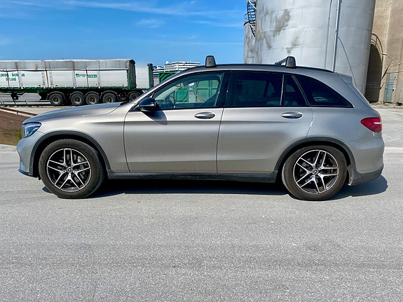 Mercedes-Benz GLC250 4 of 5