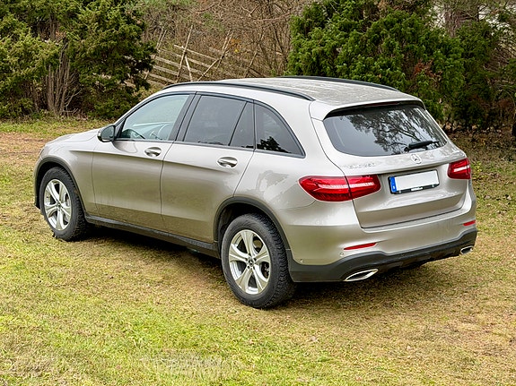Mercedes-Benz GLC250 2 of 5