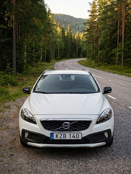Volvo V40 Cross Country 2 of 5