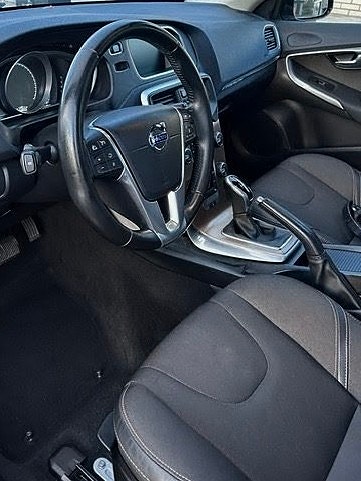 Volvo V40 Cross Country 3 of 5