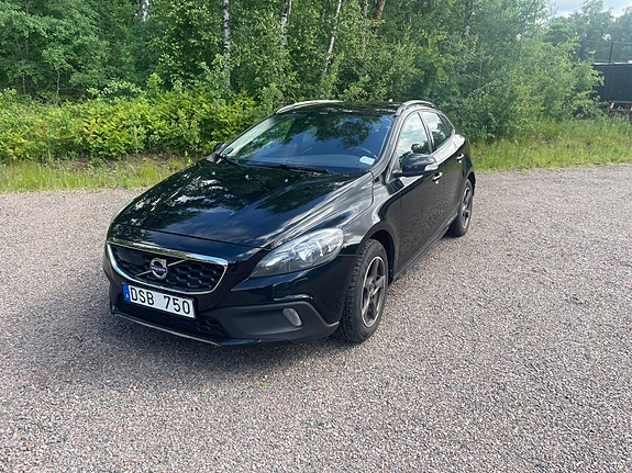 Volvo V40 Cross Country 2 of 4