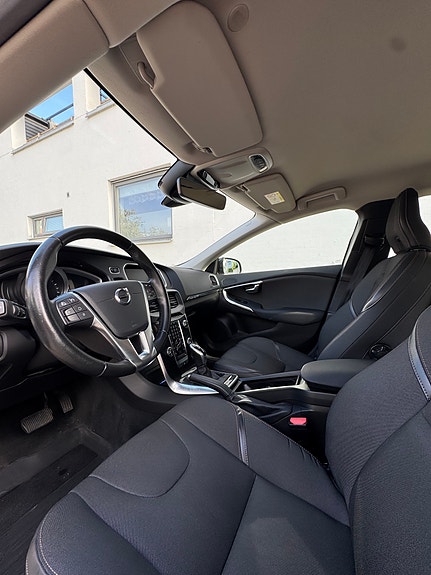 Volvo V40 Cross Country 3 of 5