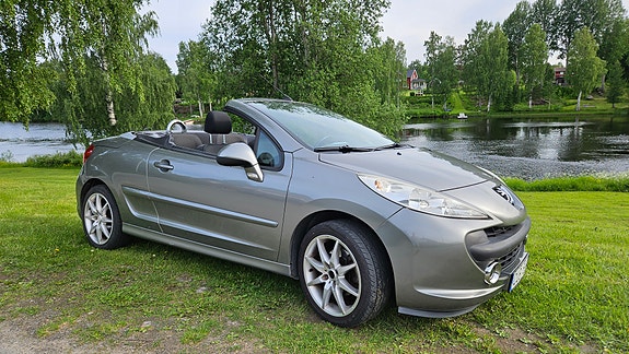 Peugeot 207 CC 2 of 5