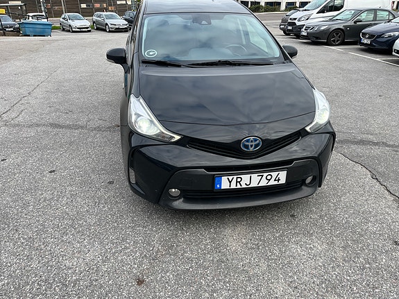Toyota Prius+ 5 of 9